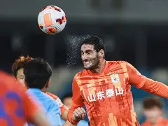 包含泰山传射建功，巴萨新星横空出世，场边球探频频记笔记的词条